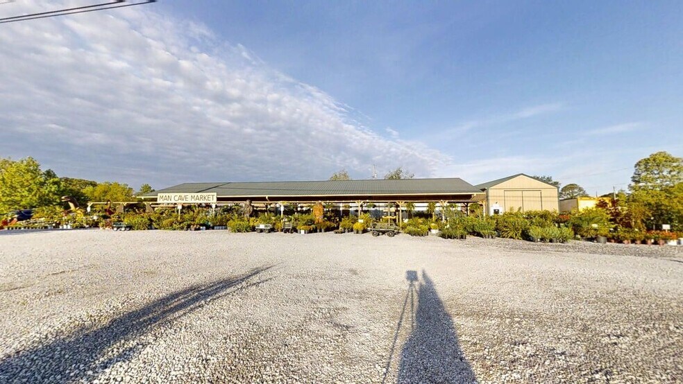 More Photos Of 17897 US-31, Vinemont General Retail For Sale