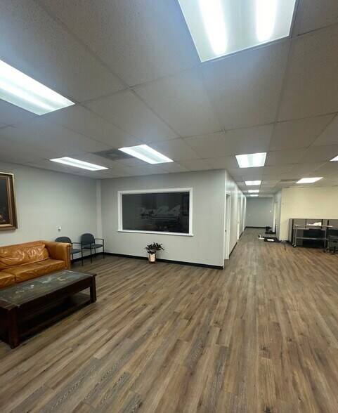 More Photos Of 9511 N Nebraska Ave, Tampa Light Distribution For Sale