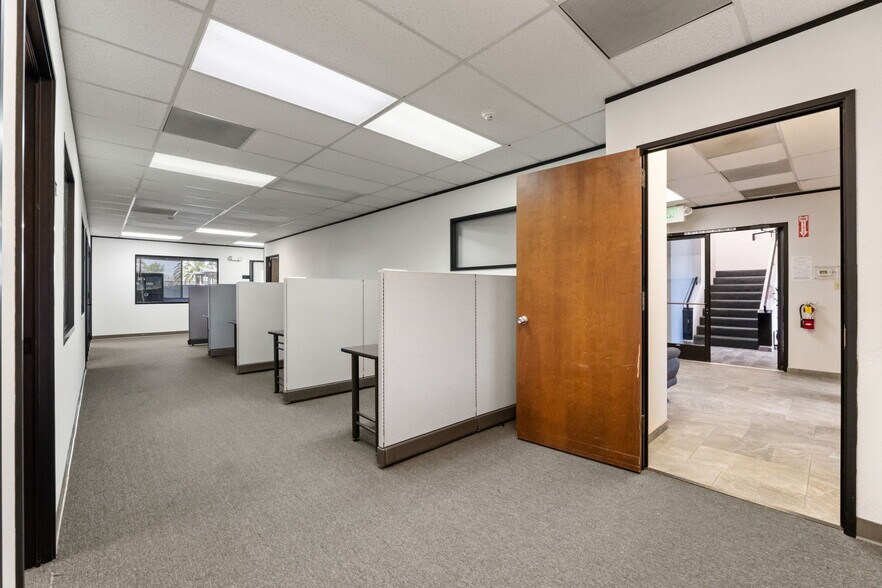 More Photos Of 992 S De Anza Blvd, San Jose Office For Lease