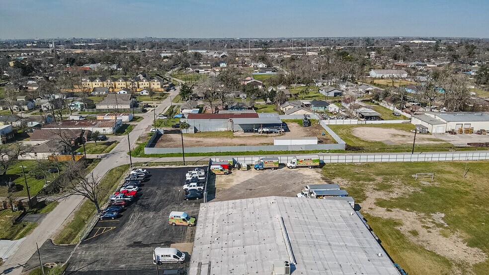 More Photos Of 2513 Vaughn St, Houston Industrial For Sale