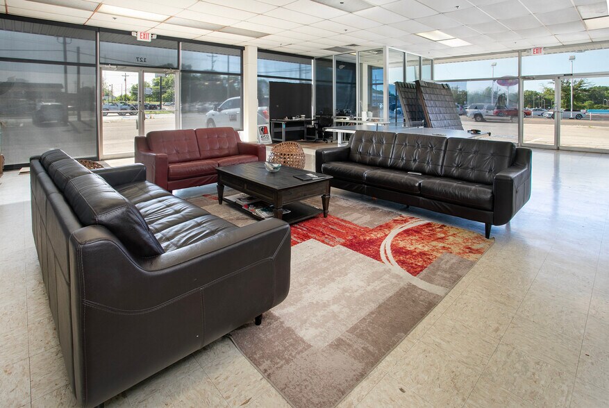 More Photos Of 127 SH 31, Longview Distribution For Lease