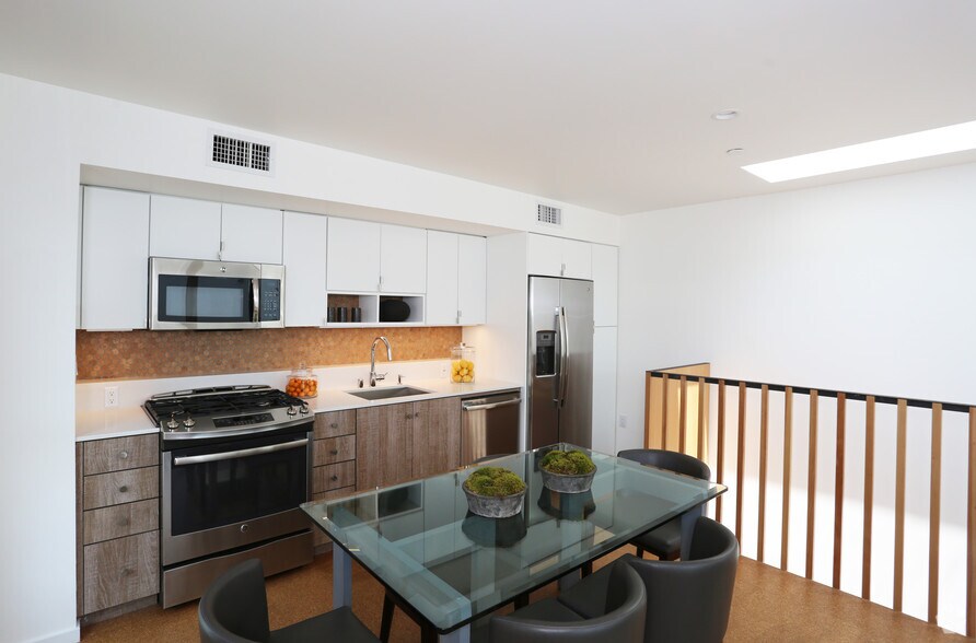 More Photos Of 8350-8358 Santa Monica Blvd, West Hollywood Apartments For Lease