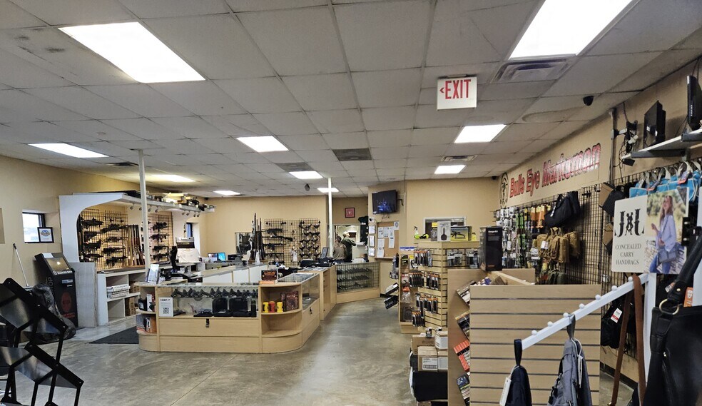 More Photos Of 6190 Parkway North Dr, Cumming Light Distribution For Sale