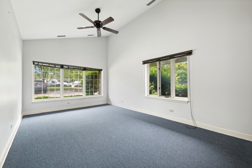More Photos Of , Libertyville Unknown For Sale
