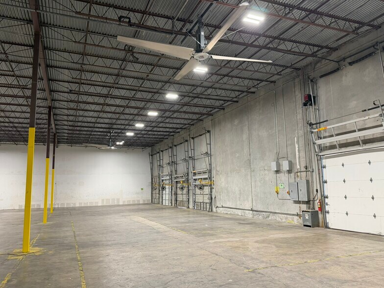 More Photos Of 8801 Wallisville Rd, Houston Warehouse For Lease