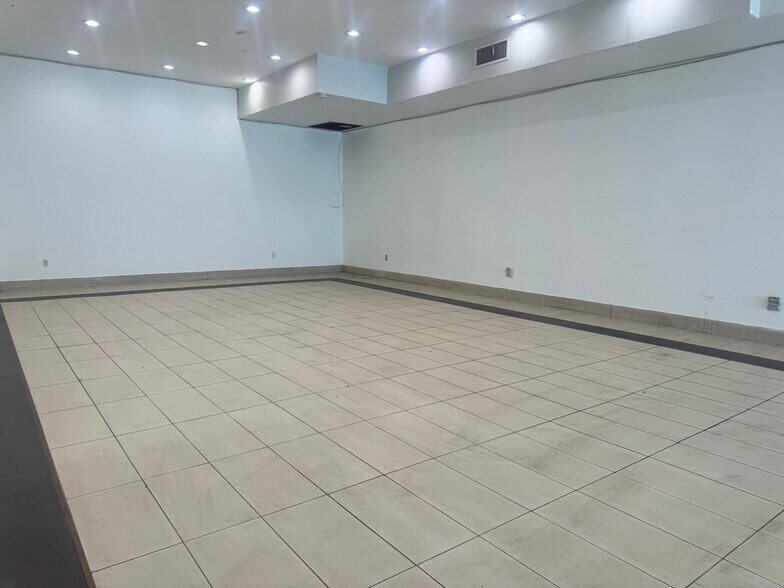 More Photos Of 28-25 Steinway St, Astoria Storefront Retail Residential For Lease