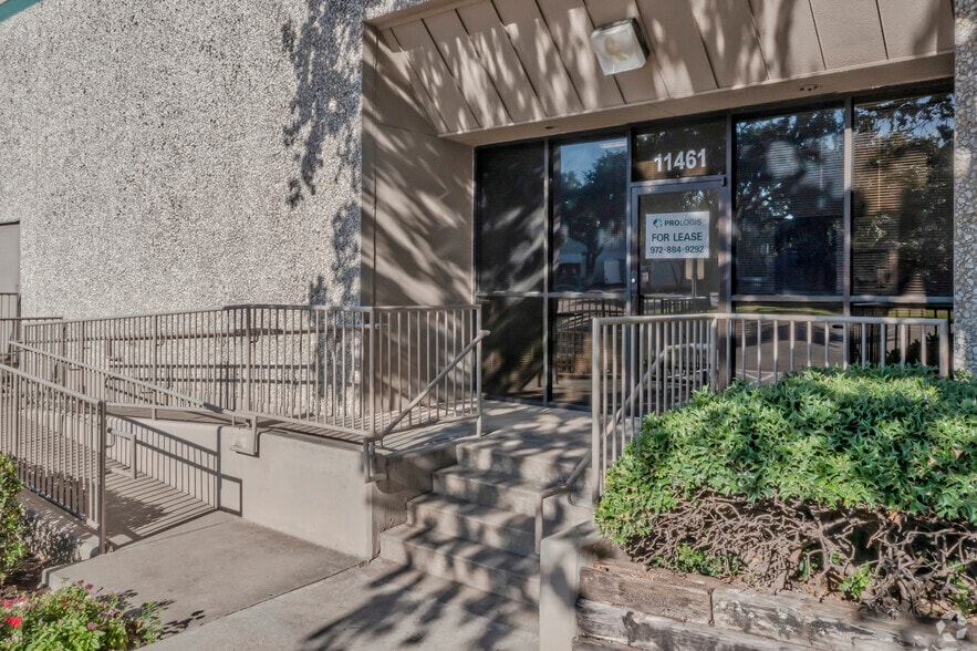 More Photos Of 11441-11461 Hillguard Rd, Dallas Distribution For Lease