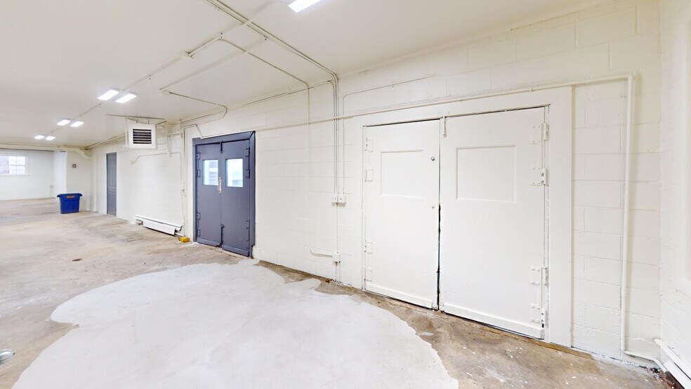 More Photos Of 50 E Palatine Rd, Palatine Storefront Retail Office For Lease