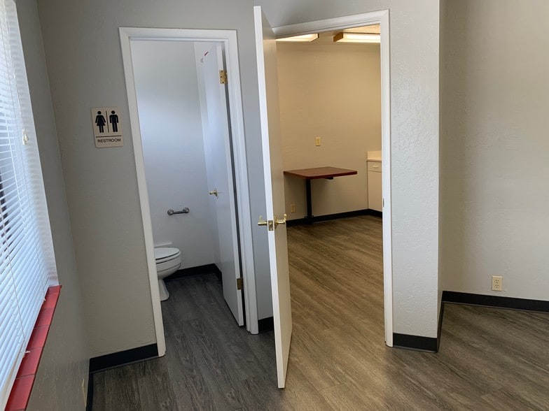 More Photos Of 1003 Division St, Prescott Medical For Lease
