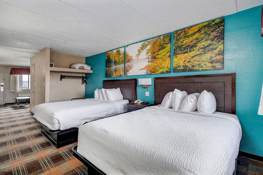 More Photos Of 3114 N Kentwood Ave, Springfield Hotel For Sale