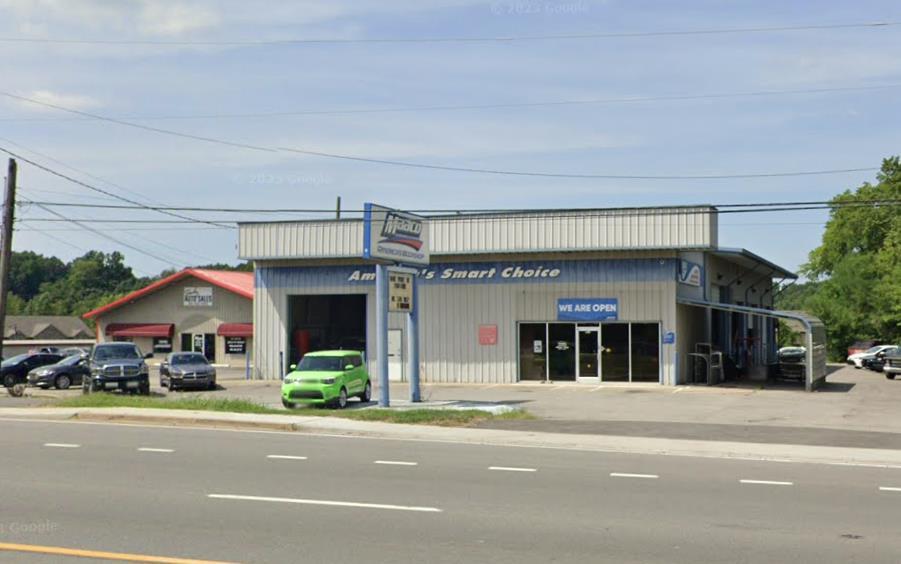 Primary Photo Of 907 Providence Blvd, Clarksville Auto Repair For Sale