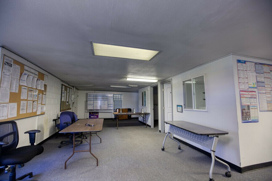 More Photos Of 120 Station Ave, Ridgecrest Office For Lease