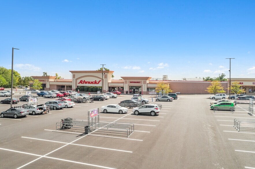 More Photos Of 60 Harvester Sq, Saint Charles Supermarket For Sale