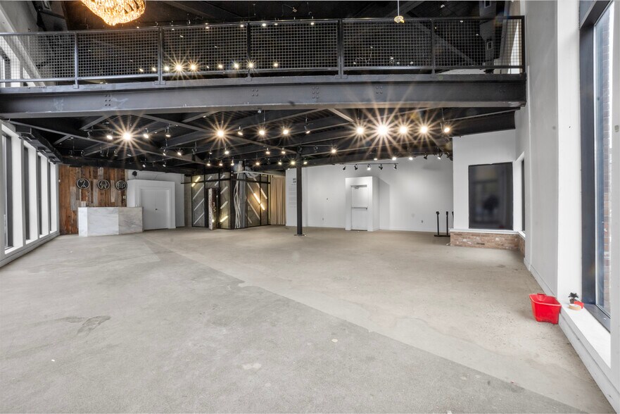 More Photos Of 3000 Rue Saint-Antoine O, Montréal Storefront Retail Office For Lease