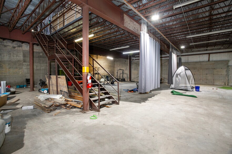 More Photos Of 414 US Highway 79 N, Henderson Industrial For Sale