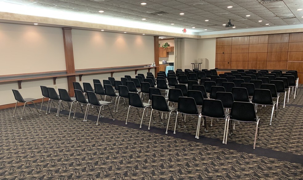 More Photos Of N28W23000 Roundy Dr, Pewaukee Office For Sale