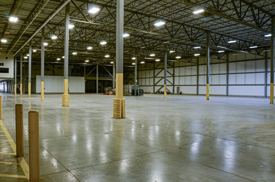 More Photos Of 210 Ski Village Dr, Mount Shasta Distribution For Lease