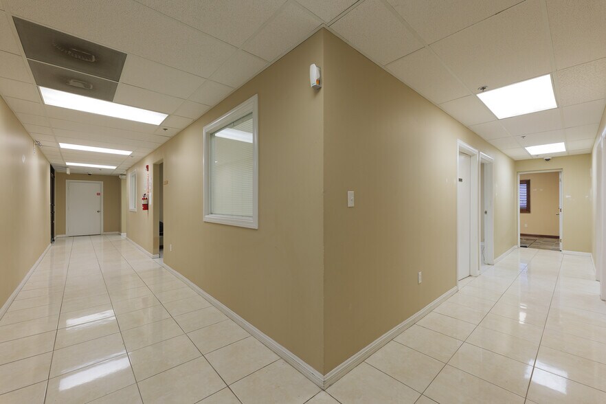 More Photos Of 305 Expressway 83, Mission Medical For Lease