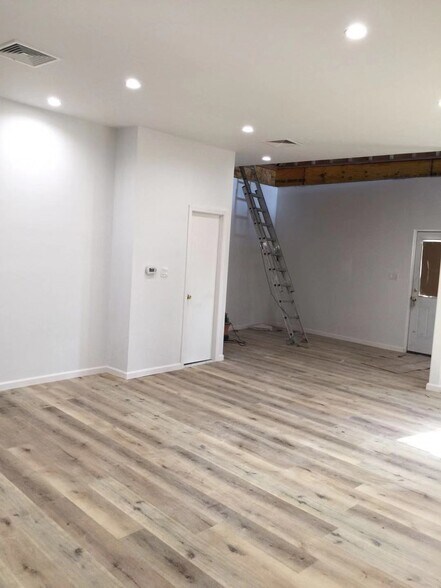 More Photos Of 824 Old Country Rd, Westbury Office For Lease