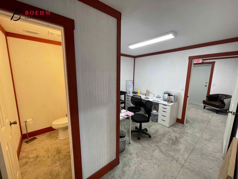 More Photos Of 347 E FM 289, Comfort Warehouse For Lease