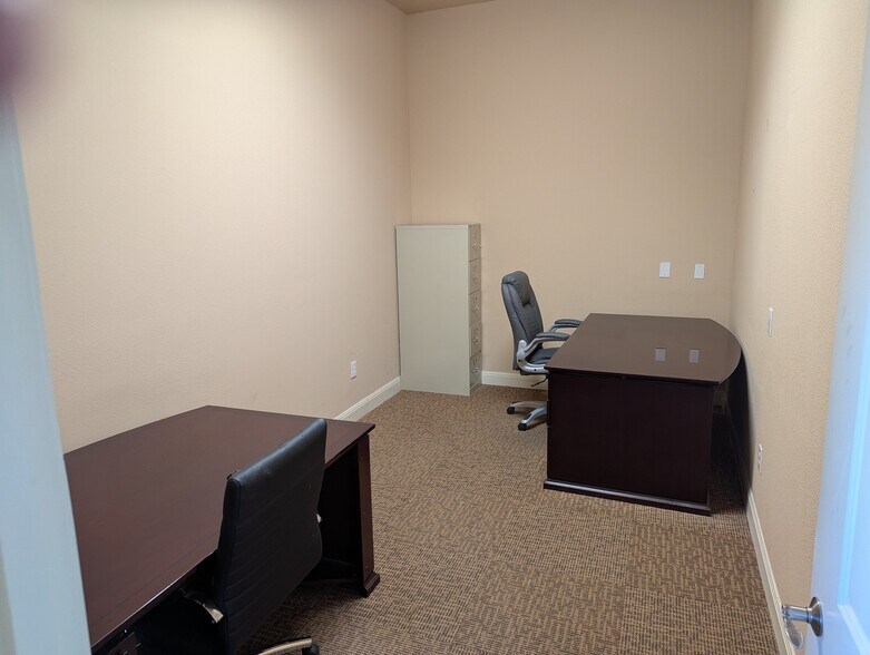 More Photos Of 1911 Corporate Dr, San Marcos Office For Sale