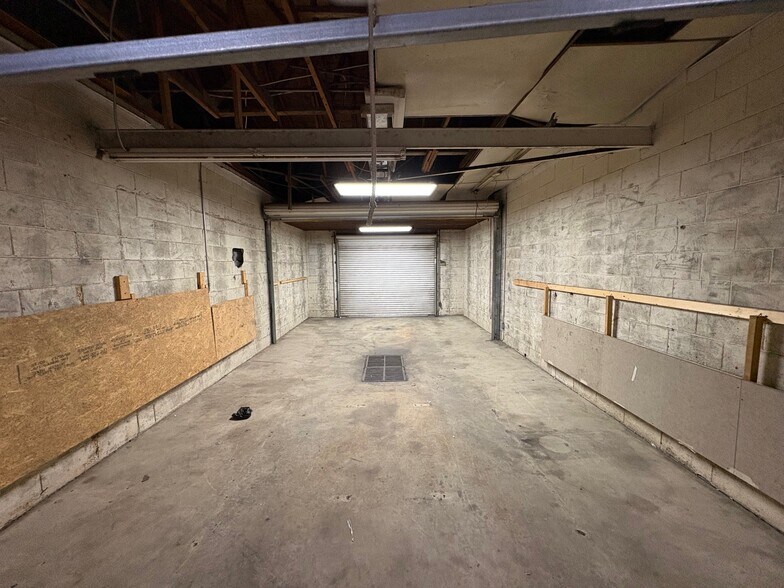 More Photos Of 3251 W Bay St, Savannah Light Manufacturing For Lease