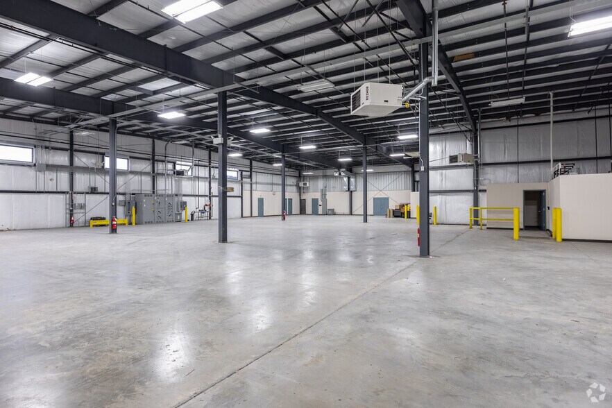 More Photos Of 3650 W Industrial Dr, Louisiana Manufacturing For Sale