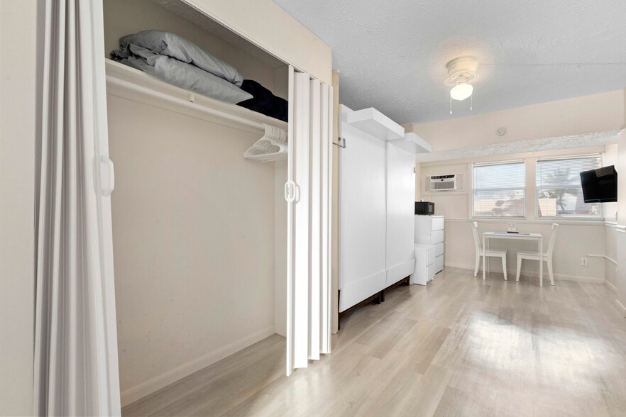 More Photos Of 312 Minnesota St, Hollywood Hotel For Sale