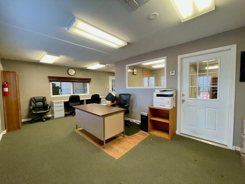 More Photos Of 821 W Main St, El Cajon Flex For Lease