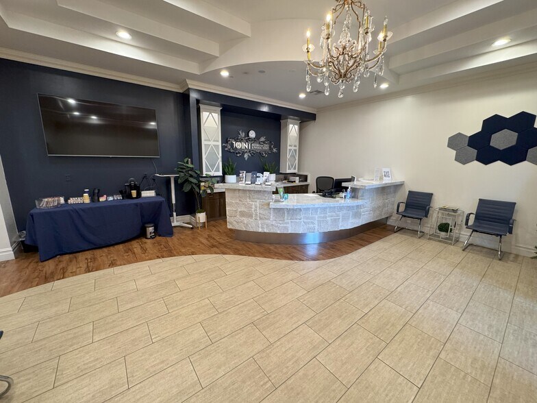 More Photos Of 8014 S 101st East Ave, Tulsa Medical For Lease