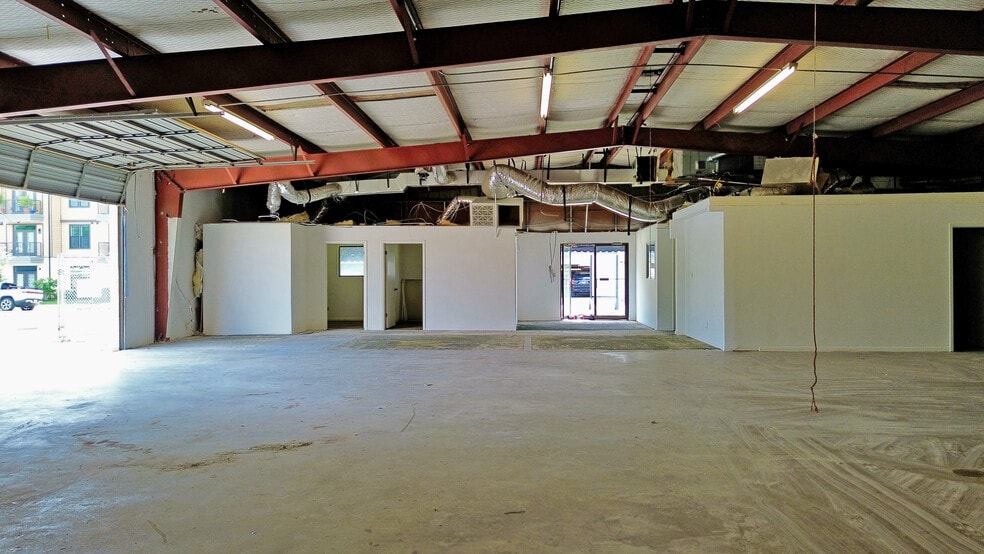 More Photos Of 6733 Burnet Ln, Austin Flex For Lease