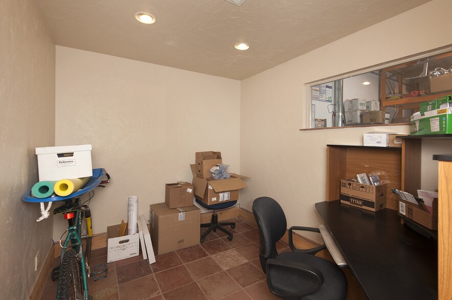 More Photos Of 365 Warren Ave, Silverthorne Showroom For Lease