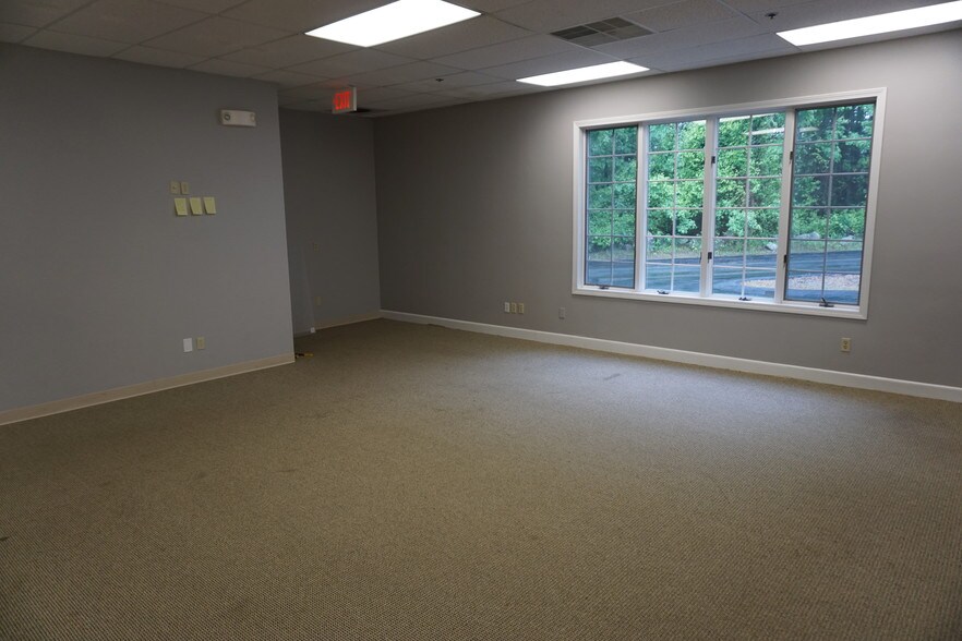 More Photos Of 31 Schoosett St, Pembroke Office For Lease