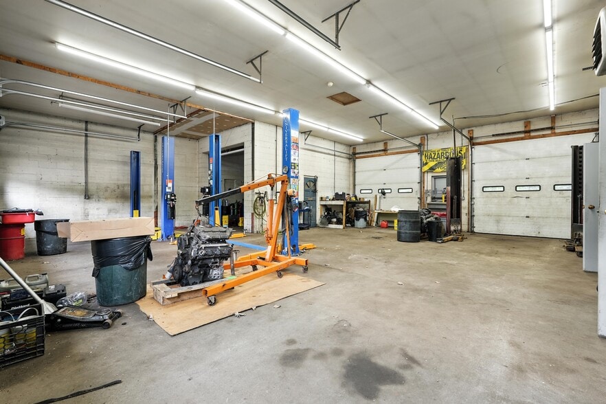 More Photos Of 25 Yelle St, Chicopee Auto Repair For Sale