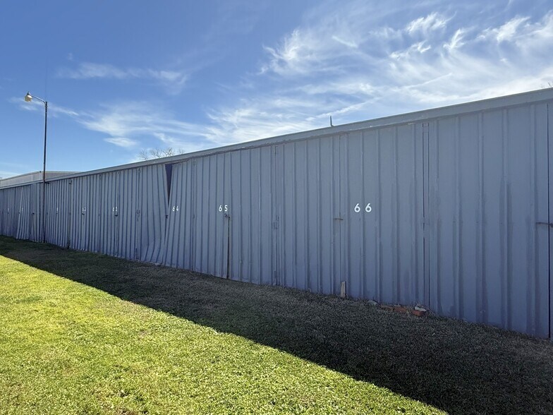 More Photos Of 1640 Lindbergh Dr, Beaumont Specialty For Sale