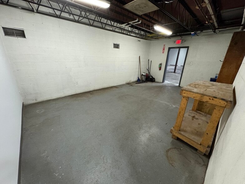 More Photos Of 205 Brick Kiln Rd, Winchester Warehouse For Sale