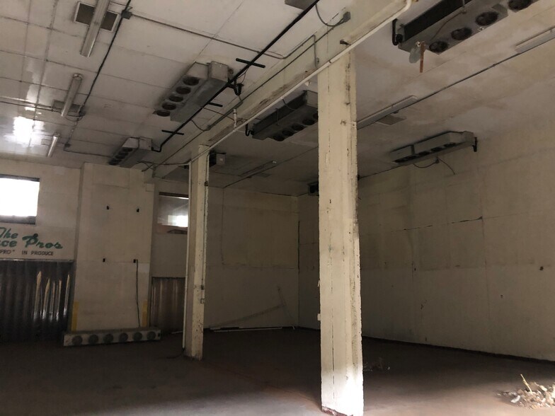 More Photos Of 1-97 N Produce Row, Saint Louis Distribution For Lease