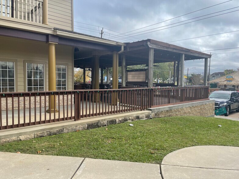 More Photos Of 605 6th St, Kemah Freestanding For Lease