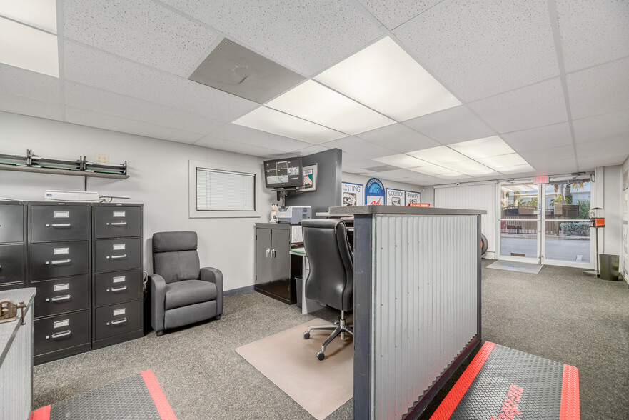 More Photos Of 101 SW Ocean Blvd, Stuart Warehouse For Sale