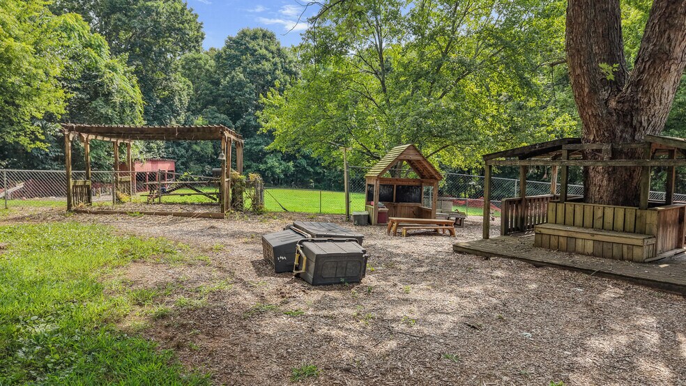 More Photos Of 11749 Snyder Rd, Knoxville Daycare Center For Sale