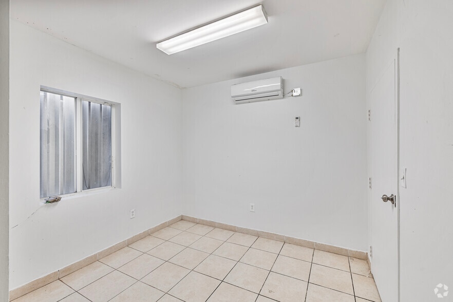 More Photos Of 13420-13432 NW 38th Ct, Opa Locka Warehouse For Lease