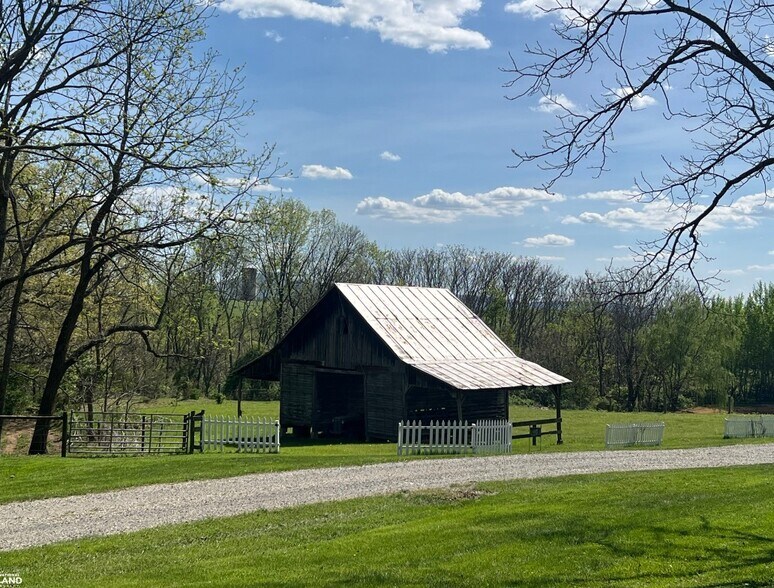 More Photos Of 5189 Rockwood Rd, Dublin Lodge Meeting Hall For Sale