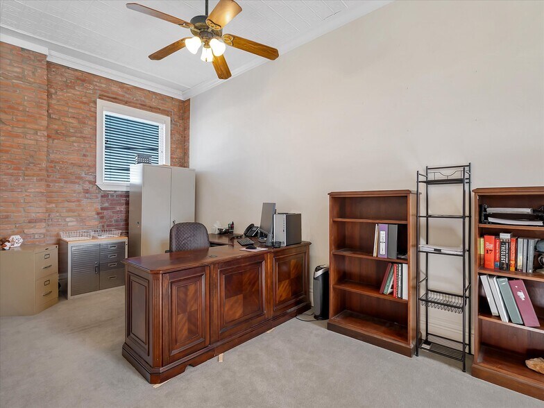 More Photos Of 411 Maple Ln, Hillsboro Office Residential For Sale