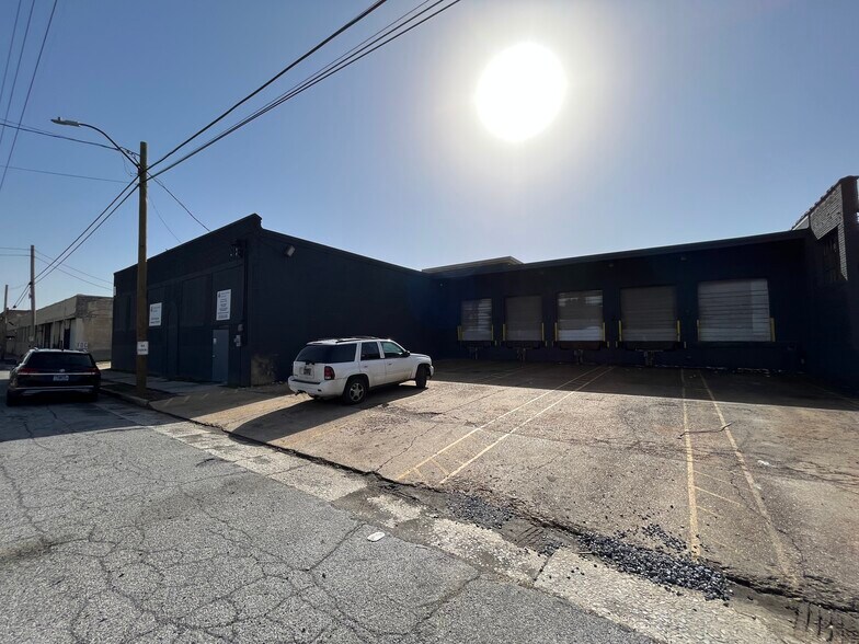 Primary Photo Of 285 W Trigg Ave, Memphis Manufacturing For Sale