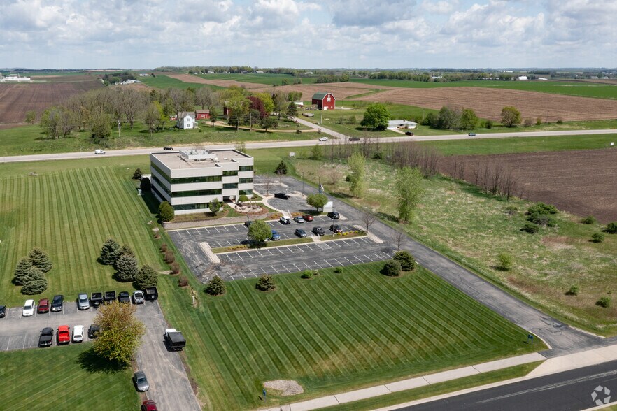 More Photos Of 251 Progress Way, Waunakee Office For Lease