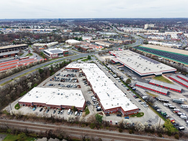 More Photos Of 8740 Cherry Ln, Laurel Light Manufacturing For Sale