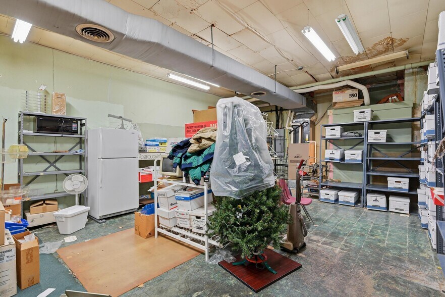 More Photos Of 156 Central Ave NW, Cleveland Convenience Store For Sale