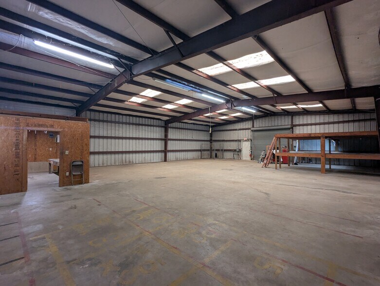 More Photos Of 5805 Old Dowlen Rd, Beaumont Warehouse For Lease