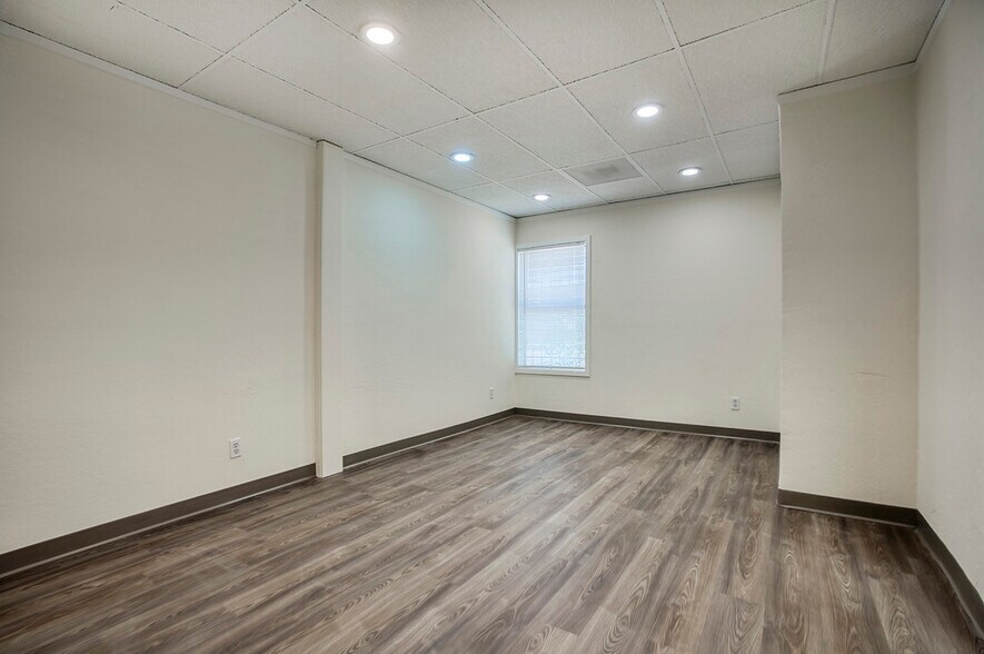 More Photos Of 1050 E University Dr, Mesa Office For Lease