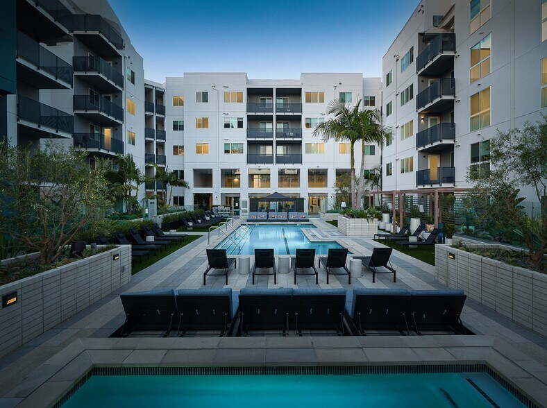 More Photos Of 2528 S Grand Ave, Los Angeles Apartments For Lease